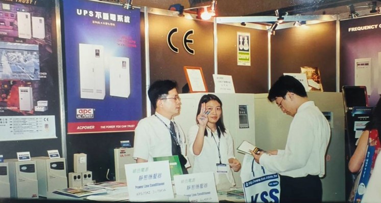 艾普斯电源 35 余年行业深耕历程 1990